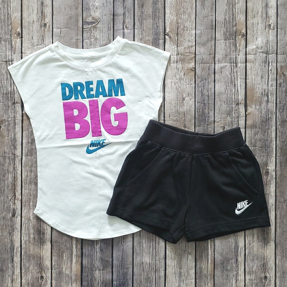Nike Little Girls Graphic Tee and Shorts Set